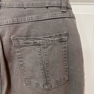 Grey denim jeans. Tall
Diamond denim
Olivia